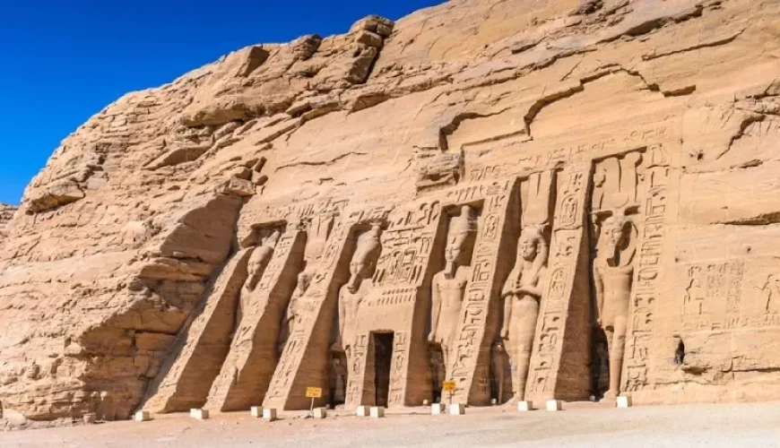 Abu Simbel Temple: Discover the Majesty of Ancient Egypt with Crystal Sky Travel